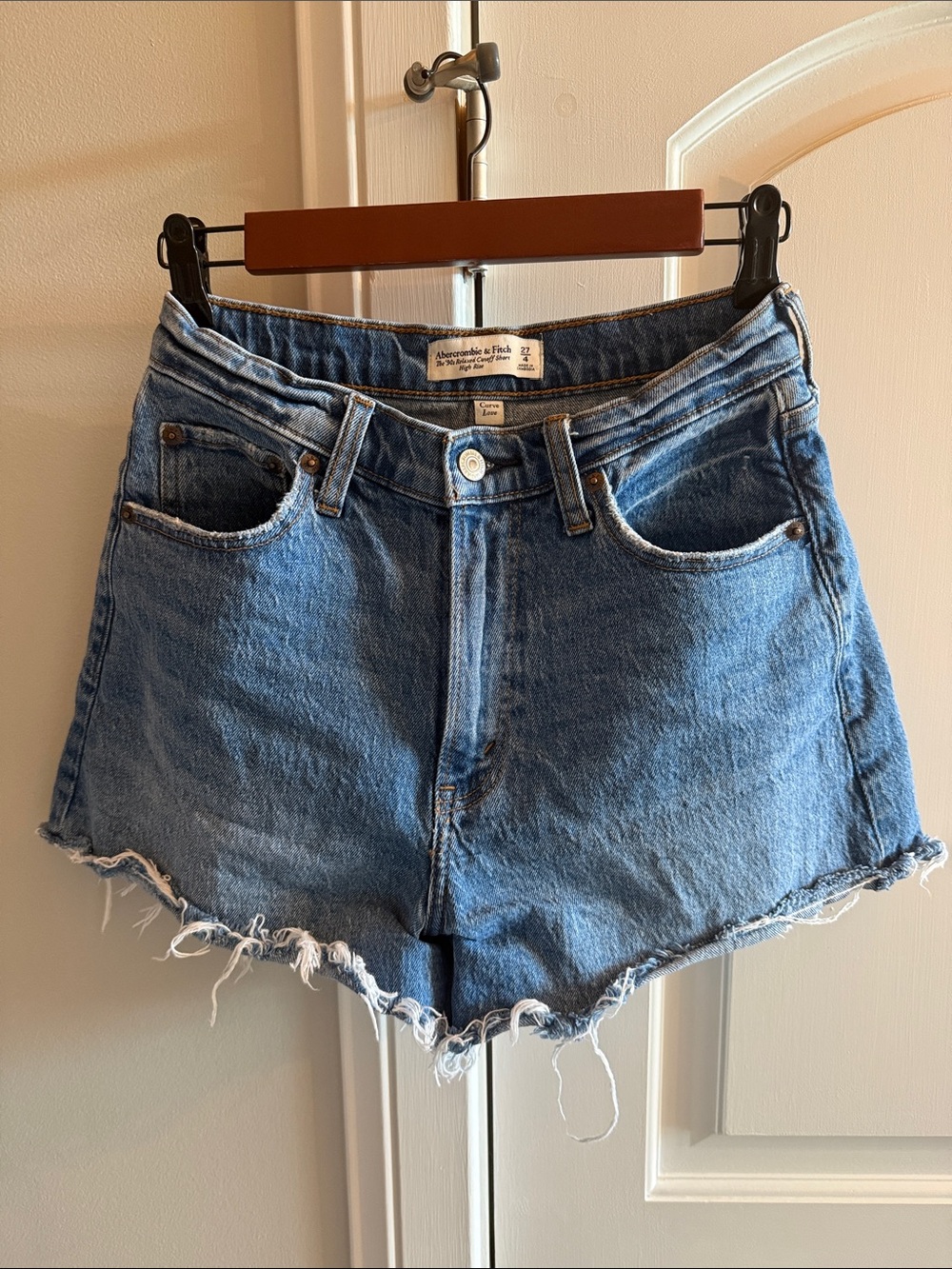 Abercrombie & Fitch CURVE LOVE The 90s Relaxed Cutoff Jean Short High Rise